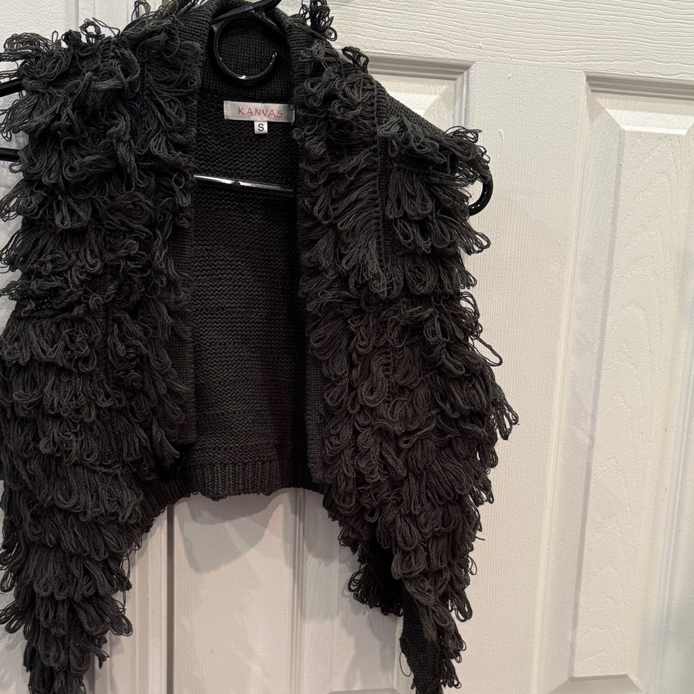 Kanvas Black Textured Vest. Size small